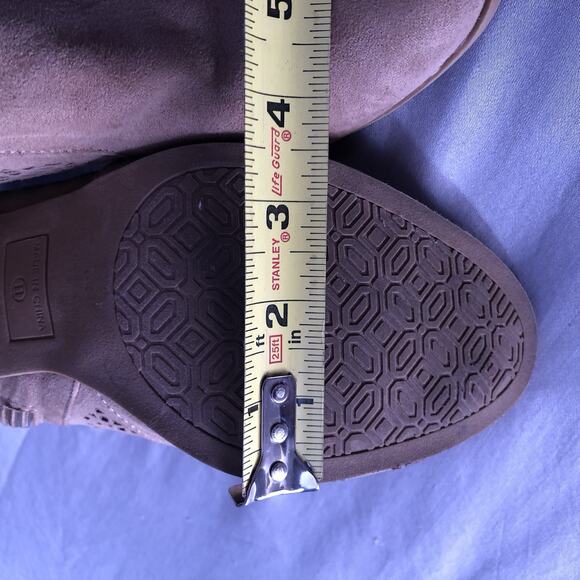 Me Too Women’s 11 Ankle Booties Tan Faux Suede Block Heel Cutout Zip Casual Boho - Picture 10 of 11